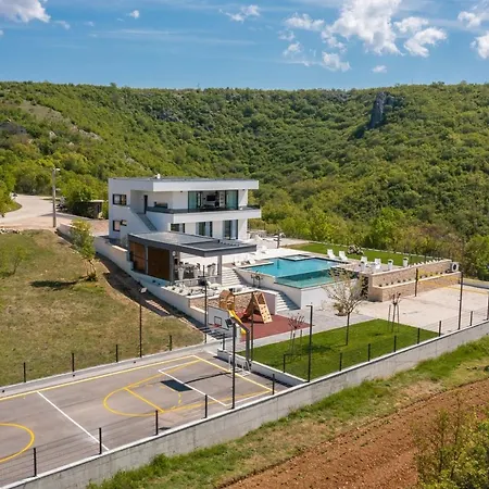 Luxury Arya With 77sqm Heated Pool, Hot-tub, Sauna, Gym, Billiard, Playgrounds, 6 Bedroom