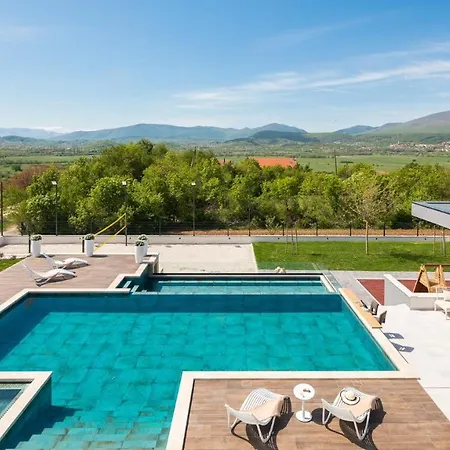 Luxury Arya With 77sqm Heated Pool, Hot-tub, Sauna, Gym, Billiard, Playgrounds, 6 Bedroom
