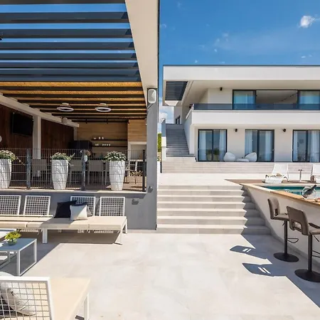 Luxury Arya With 77sqm Heated Pool, Hot-tub, Sauna, Gym, Billiard, Playgrounds, 6 Bedroom Bajagic