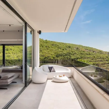 Luxury Arya With 77sqm Heated Pool, Hot-tub, Sauna, Gym, Billiard, Playgrounds, 6 Bedroom Villa