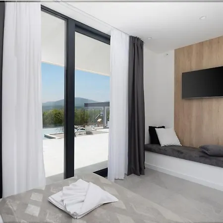 Luxury Arya With 77sqm Heated Pool, Hot-tub, Sauna, Gym, Billiard, Playgrounds, 6 Bedroom Villa *