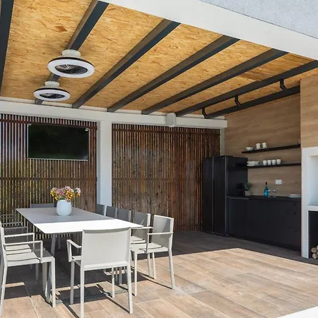 Luxury Arya With 77sqm Heated Pool, Hot-tub, Sauna, Gym, Billiard, Playgrounds, 6 Bedroom Villa *