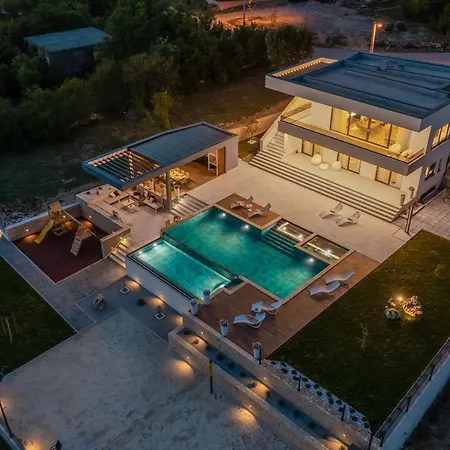 Luxury Arya With 77sqm Heated Pool, Hot-tub, Sauna, Gym, Billiard, Playgrounds, 6 Bedroom Bajagic