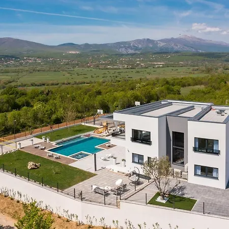 Luxury Arya With 77sqm Heated Pool, Hot-tub, Sauna, Gym, Billiard, Playgrounds, 6 Bedroom Villa *