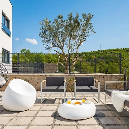 Luxury Arya With 77sqm Heated Pool, Hot-tub, Sauna, Gym, Billiard, Playgrounds, 6 Bedroom Villa
