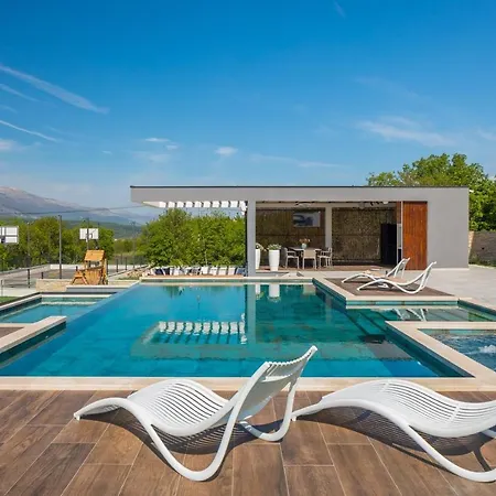 Luxury Arya With 77sqm Heated Pool, Hot-tub, Sauna, Gym, Billiard, Playgrounds, 6 Bedroom Vila *