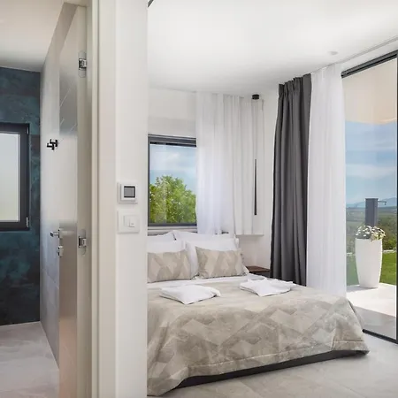 Vila Luxury Arya With 77sqm Heated Pool, Hot-tub, Sauna, Gym, Billiard, Playgrounds, 6 Bedroom *