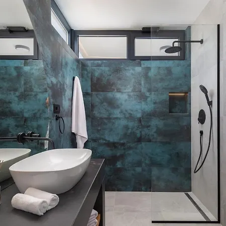 Luxury Arya With 77sqm Heated Pool, Hot-tub, Sauna, Gym, Billiard, Playgrounds, 6 Bedroom Vila Bajagic